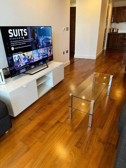 Modern Apt Cardiff City Centre - Prime Location アパート